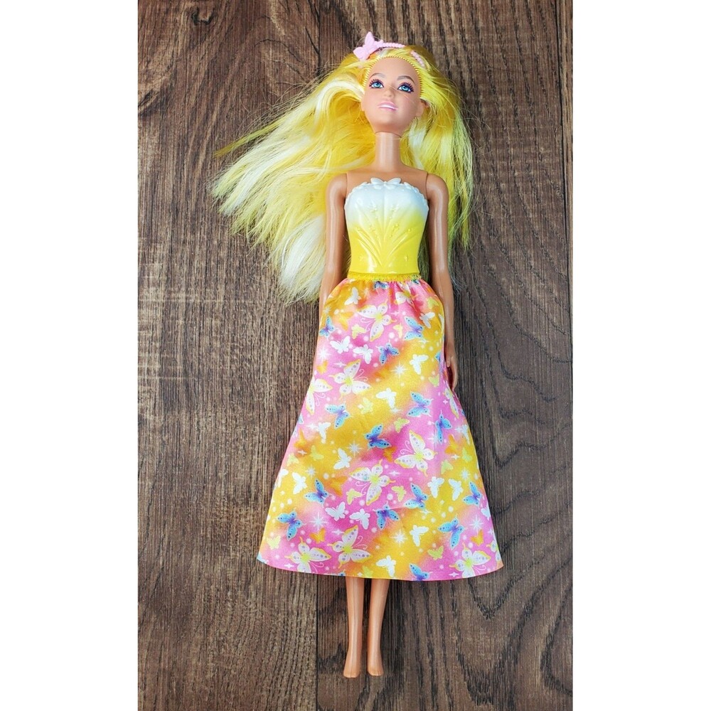 Royal Barbie Doll with Fantasy Highlights HRR09
